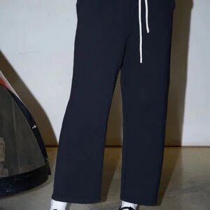 Perfect white tee Fallon Barrel structured fleece sweat pants